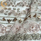 La broderie adaptée aux besoins du client d'or lacent le tissu décoratif perlé fait main de dentelle